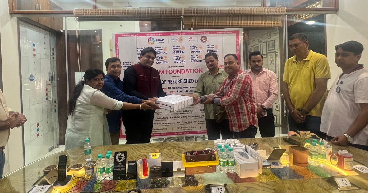 आरएचएएम फाउंडेशन (रहम) कक्षा 10 की मेधावी छात्रा को भेंट किया रिफर्बिश्ड लैपटॉप